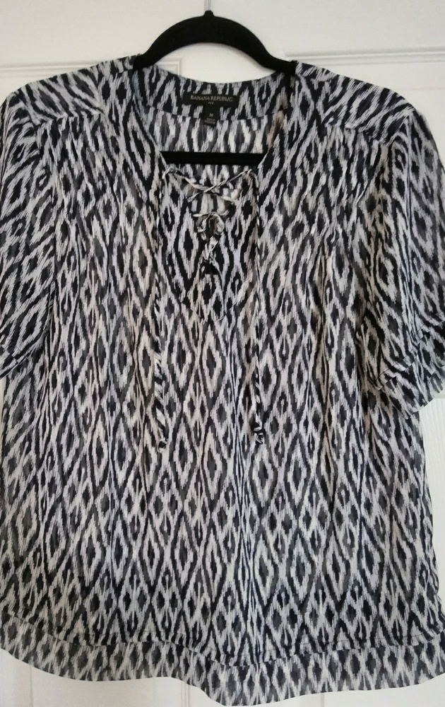 🌵Banana Republic medium blouse.  B